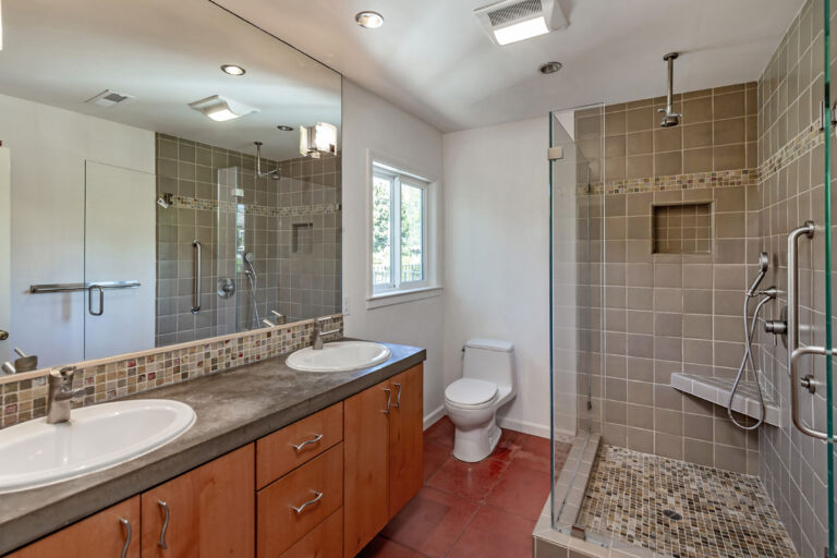 Main Bathroom